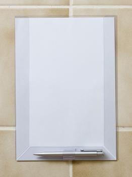 Preview: Plakattasche klebend vorne offen DIN A4 mit Stifthalter