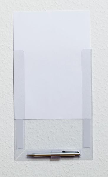 Plakattasche klebend vorne offen DIN A4 mit Stifthalter