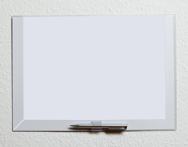 Plakattasche klebend vorne offen DIN A3 mit Stifthalter